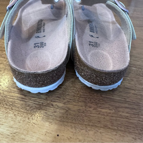 Birkenstock Kids Sandals with Floral Design. Size Kid’s 31 (13 - 13.5) - Picture 8 of 11